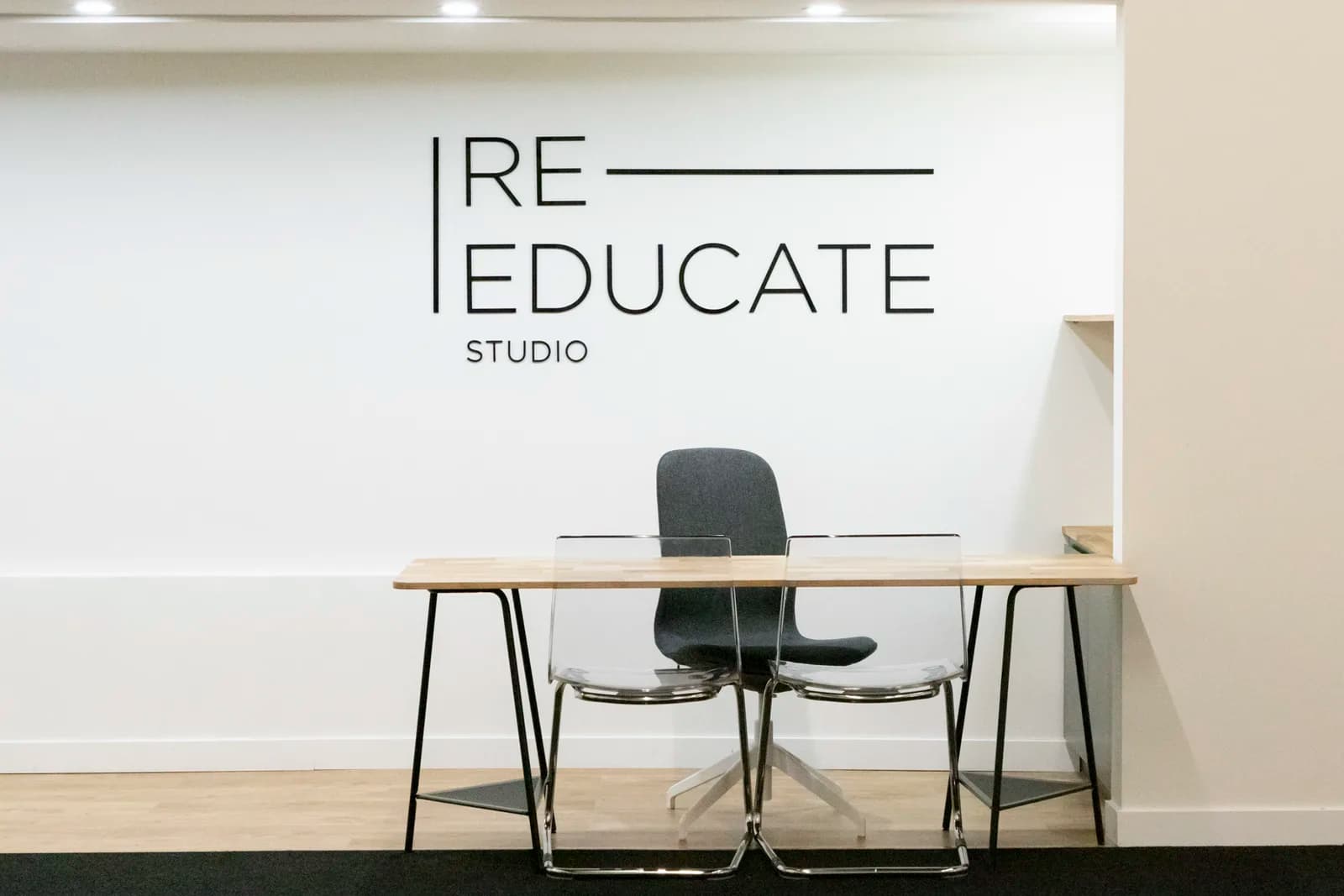 Studio Re-Educate — imagen 1 de 7