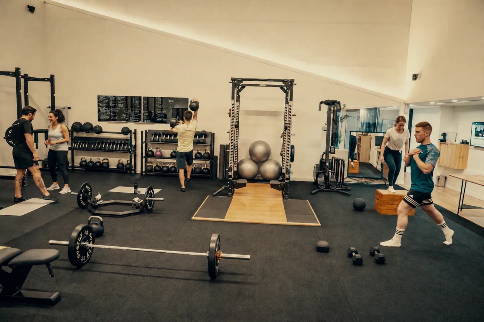 Studio Re-Educate — imagen 7 de 7